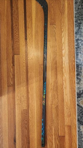 Intermediate Bauer Twitch Left Hand Hockey Stick P88 65 Flex (Used)