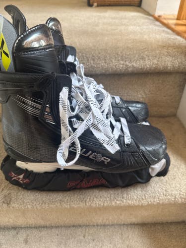 Black 2023 Bauer Vapor Hyperlite 2 Hockey Skates Regular Width Pro Stock 8 (Used)