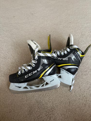 Mint Condition 2020 CCM Super Tacks 9360 Hockey Skates Regular Width Size 1 (Used) - Includes Box