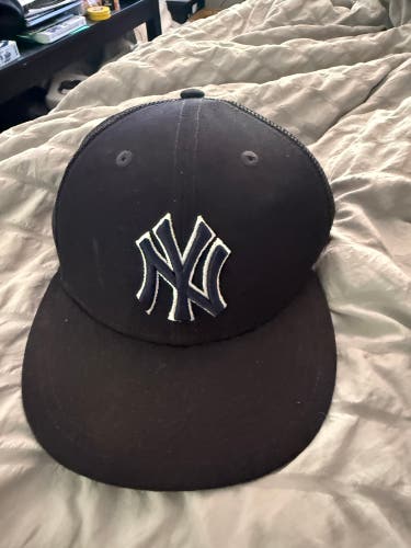 Blue Men's 7 1/8 New Era Hat (Used)