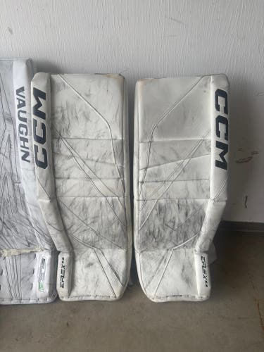 33" CCM Extreme Flex 5.9 Goalie Leg Pads (Used)