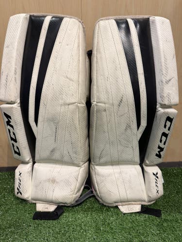 22" Youth CCM YFlex Goalie Leg Pads (Used)
