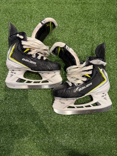 Junior Bauer S25 Vapor Velocity (SMU) Hockey Skates Regular Width Size 1 (Used)