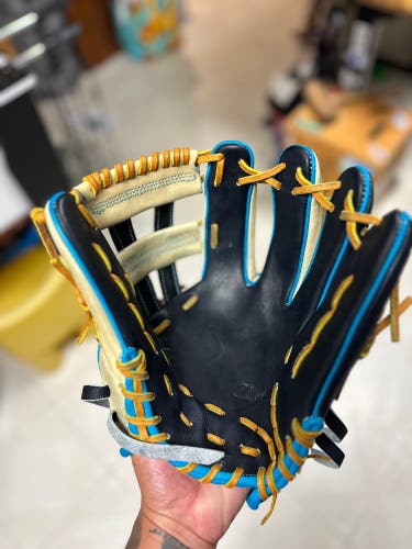 SLAPS Mariner RH Infield Baseball Glove 11.75" (Used)