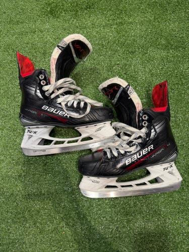 Senior Bauer Vapor X4 Hockey Skates 7.5 (Used)