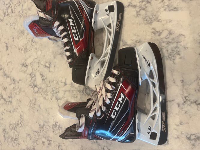 2024 CCM JetSpeed FT490 Skates Size 3 w STEP BLACK STEEL and YELLOW SUPERFEET (Used)