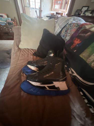 2024 Bauer Supreme Shadow Hockey Skates Regular Width 8.5 (Used)