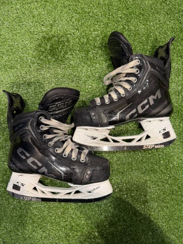 Junior CCM Tacks XF Pro Hockey Skates Size 2 (Used)