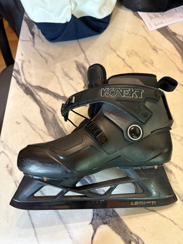 2024 Bauer Konekt 2 Hockey Goalie Skates Regular Width 7 (Used)