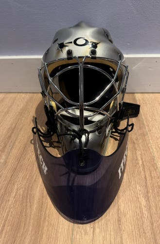 Senior Medium Goalie Mask Olie