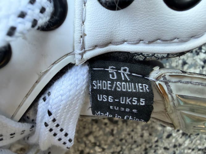 White 2024 True Catalyst 5x4 Hockey Skates Regular Width Size 5 (Used)