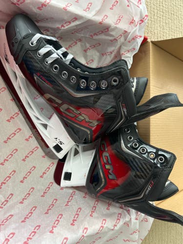 CCM JetSpeed FT8 Pro Hockey Skates Regular Width 8 (New)