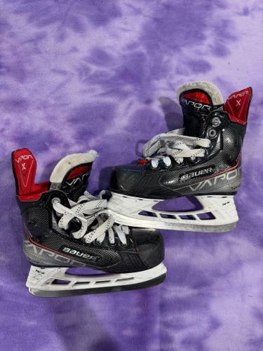 Youth Bauer Vapor ltx Pro+ Hockey Skates Regular Width 13.5 (Used)