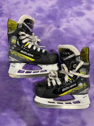 Youth Bauer Vapor X4 Hockey Skates Regular Width 11 (Used)