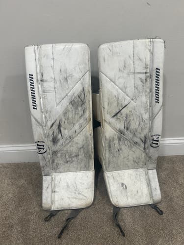 28" 2023 Warrior Ritual G6 E+ Goalie Leg Pads (Used)