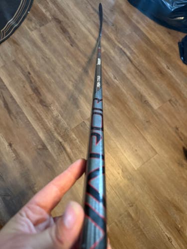 Senior Bauer Vapor X5 Pro Right Handed Hockey Stick P92M 77 Flex (Used)