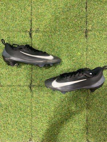 Men's Size M 10.0 (W 11.0) Adult Nike Footwear (New)