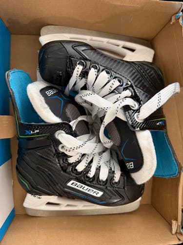 Bauer XLP Hockey Skates Regular Width 8 (New)