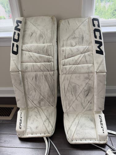 28" CCM Extreme Flex E6.5 Goalie Leg Pads (Used)