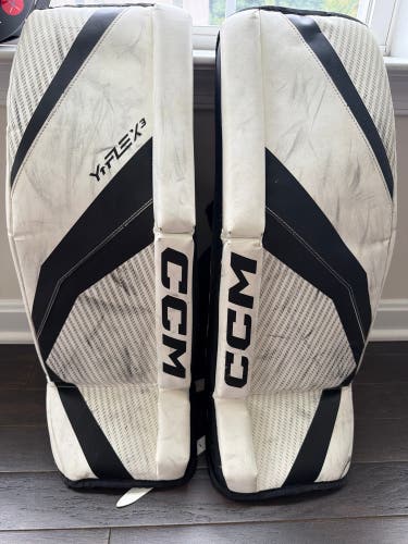 26" CCM YTFLEX 3 Goalie Leg Pads (Used)