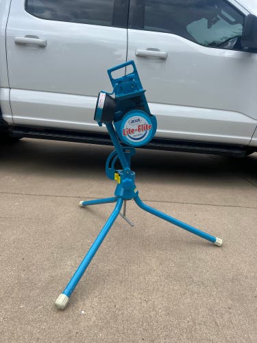 Jugs Lite Flight Machine with Balls