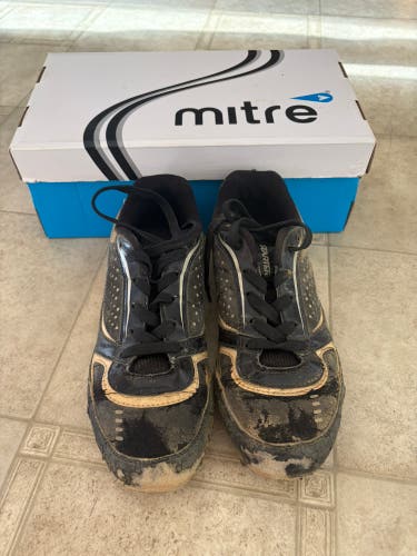 Black Kid's 5Y (Big Kids / Youth) Starter Low Top Molded Cleats (Used)