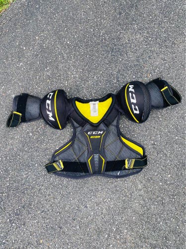 Medium Junior Shoulder Pads (Used)