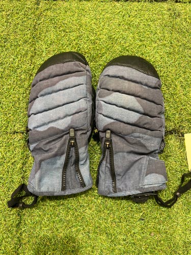 Men's Small Burton AK Oven Mittens (Used)