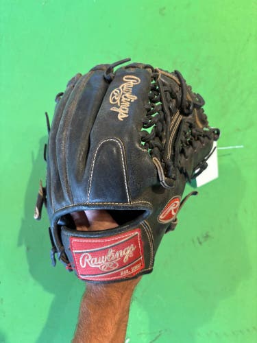 Black Rawlings Heart of the Hide RH Infield Baseball Glove 11.75"