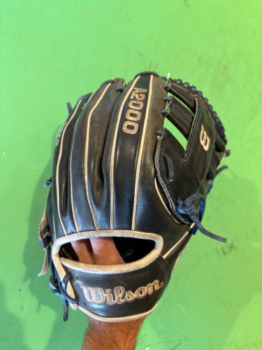 Black Wilson A2000 RH Infield Baseball Glove 11.5" | BYU Custom Embroidery