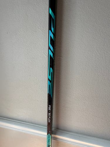 Junior Bauer Pulse Left Hand Hockey Stick P92 30 Flex (Used)