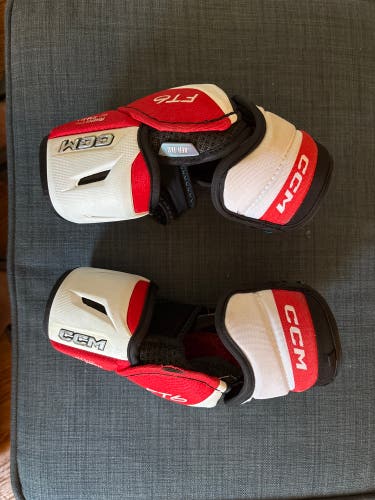 Senior Small CCM JetSpeed FT6 Pro Elbow Pads (Used)
