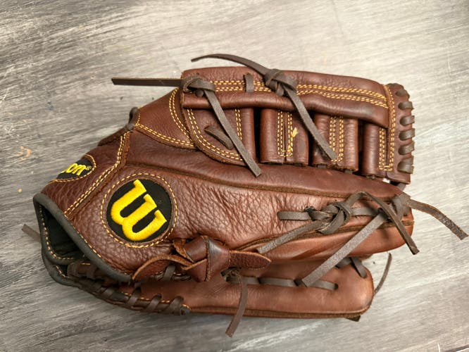 Wilson A800 RH Baseball Glove 12.5" (Used)