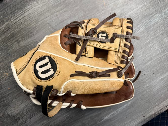 Wilson A450 RH Baseball Glove 10.75" (Used)