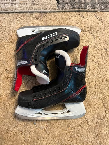 CCM JetSpeed FT455 Hockey Skates Regular Width 6 (Used)