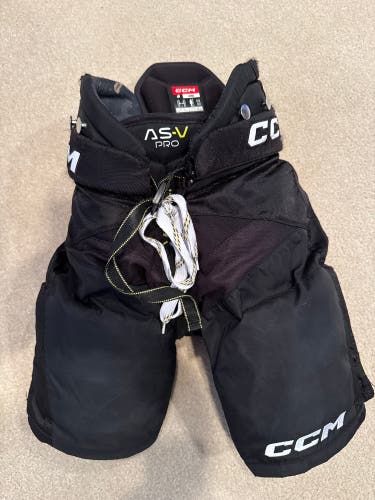 Junior Large CCM AS-V Pro Hockey Pants (Used)