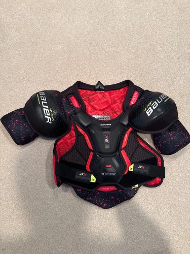 Never worn Intermediate Medium Bauer 3X Shoulder Pads