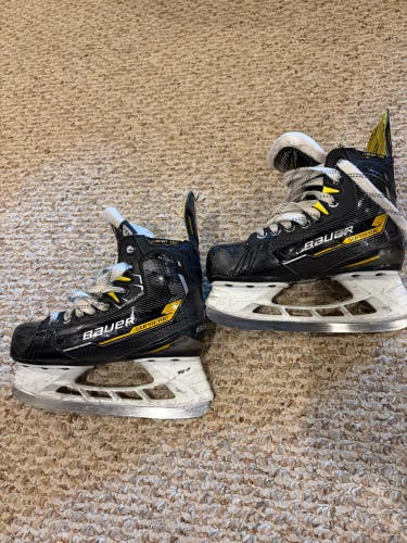 Bauer Supreme Matrix Hockey Skates Regular Width 13.5 (Used)