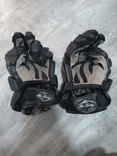 Warrior Macdaddy Lacrosse Gloves (Used)
