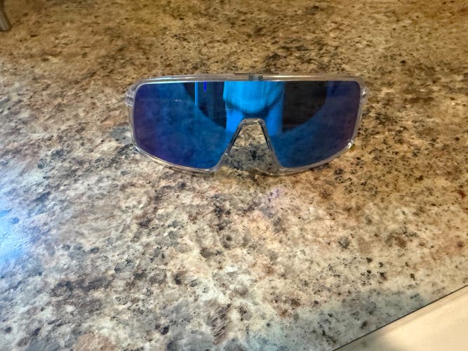 Unisex One Size Fits All Oakley Sutro Sunglasses (New)