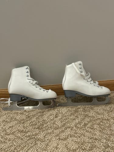 DBX Figure Skates B Junior 3 (New)