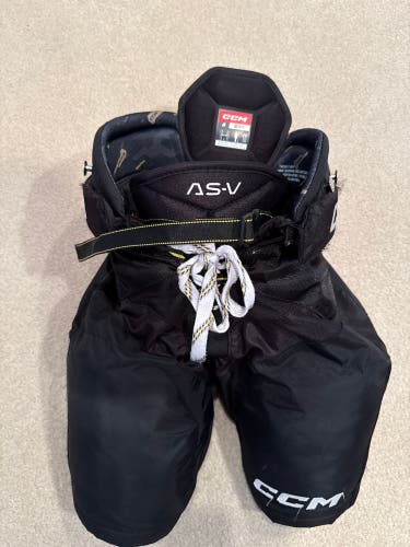 Junior Medium CCM Tacks AS-V Hockey Pants (Used)