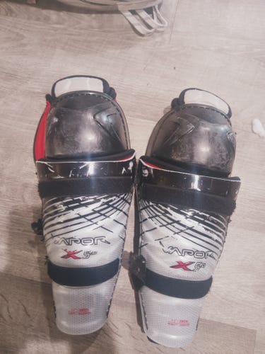 Intermediate Bauer Vapor X 5.0 11" Shin Pads (Used)