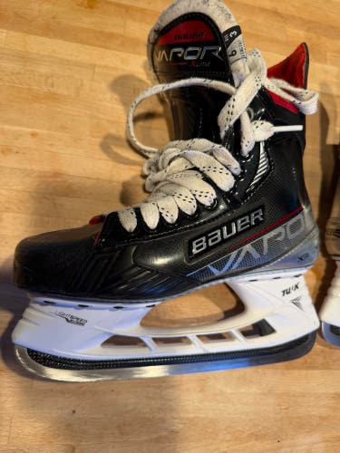 2024 Bauer Vapor X-Lite Hockey Skates Extra Wide Width 6 (Used)