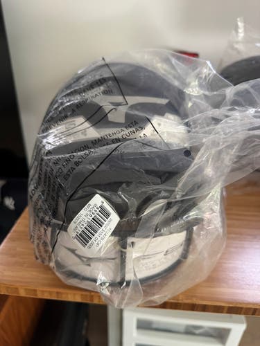 Small / Medium Mizuno F6 Batting Helmet (New)