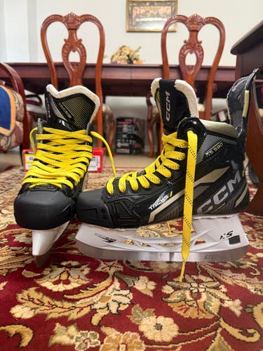 2022 CCM Tacks AS-590 Hockey Skates 8.5 Regular