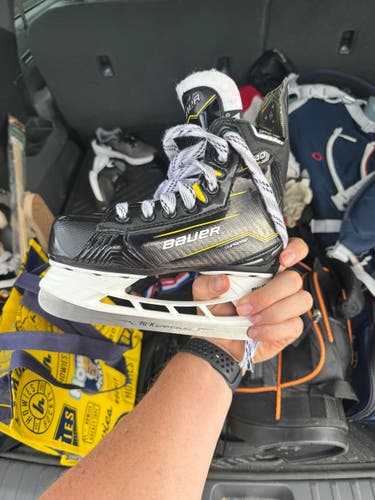 Bauer Supreme M40 Hockey Skates Regular Width 13 (Used)