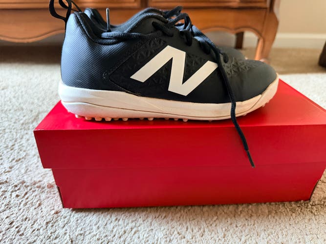Black Kid's 3Y (Big Kids / Youth) New Balance 4040v8 Turf Cleats (Used)