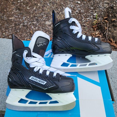 Black Bauer Vapor VOLT Hockey Skates Regular Width 12 (Used)
