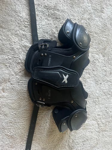 XS Youth Xenith Flyte Shoulder Pads (Used)
